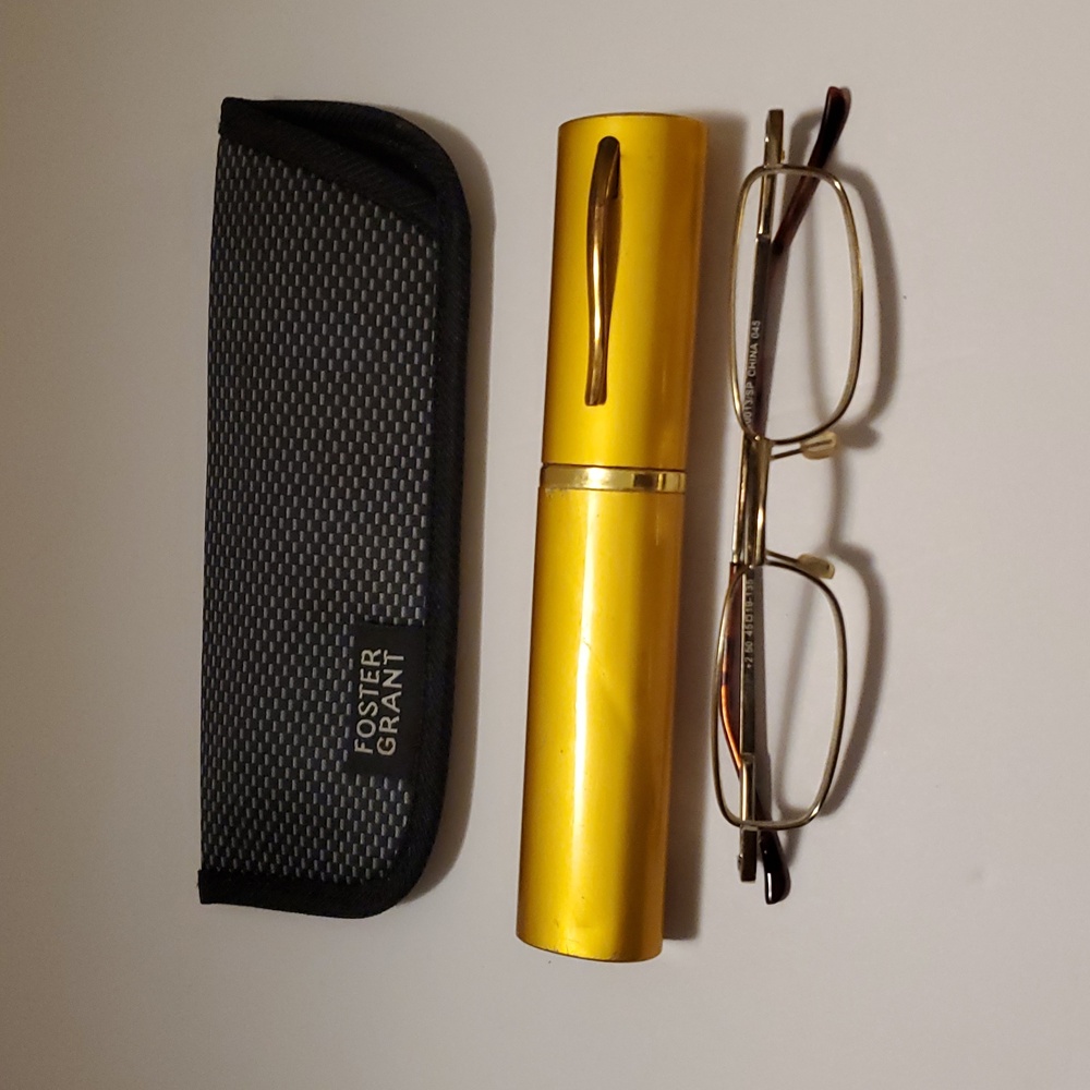 Clear Reader 2.50 Gold Rectangular with Case & Foster Grant Reader Pouch